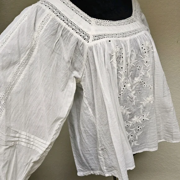 Elegant White Lace Trim Blouse-NWT- Size Medium - Picture 14 of 15